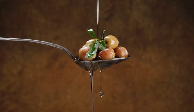 Principales diferencias entre el aceite de oliva picual y arbequina: sabor, salud y usos
